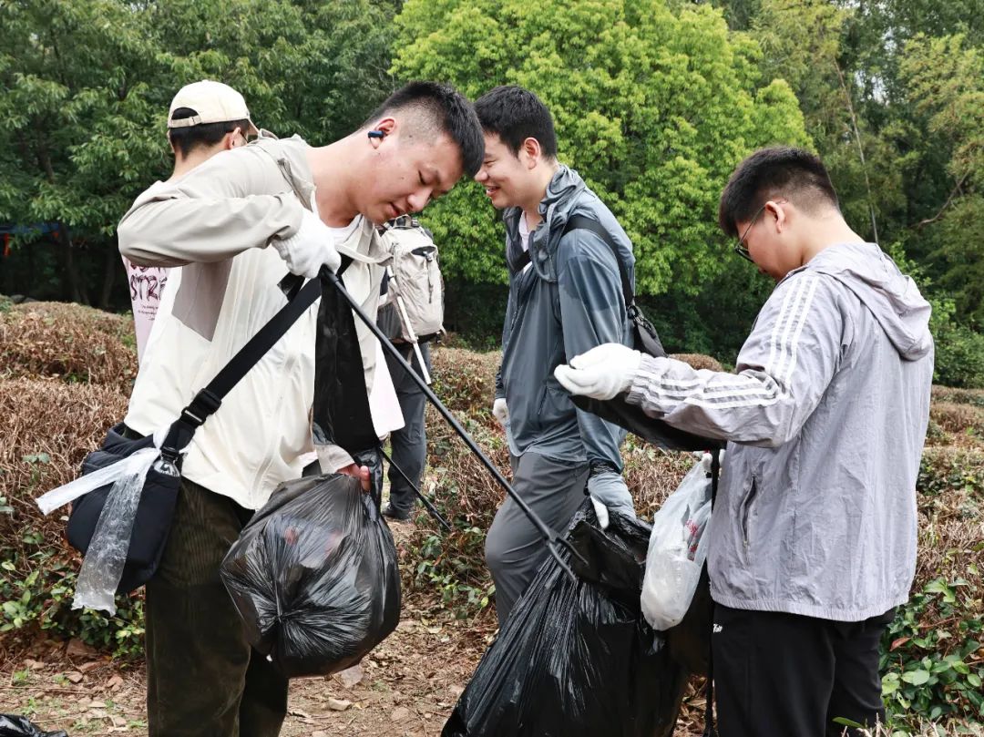 World Environment Day | Jiangsu Beiren launches 2025 public welfare mountain cleaning activity